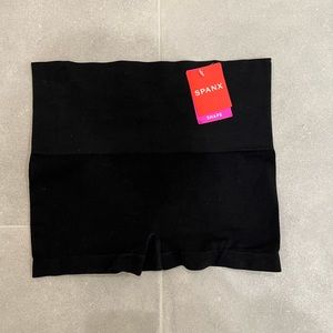 Spanx boyshorts. Color: black